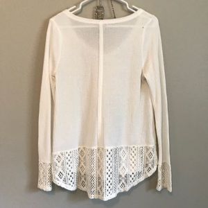 Lightweight sweater with lace trim
